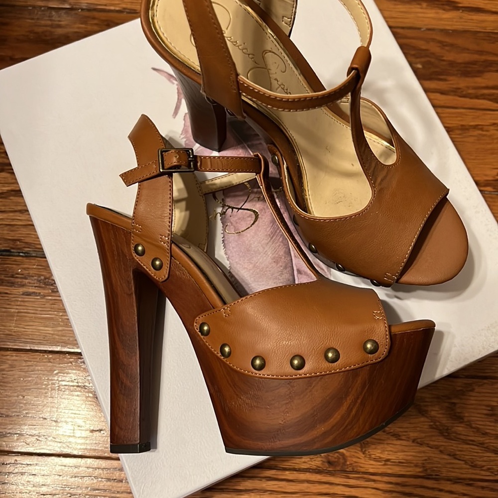 Jessica Simpson, Deseela platform heels, Carmel, size 6.